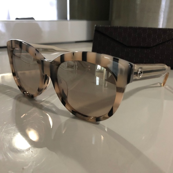 Authentic GUCCI Women\'s Rounded Cat Eye Sunglasses main image 3